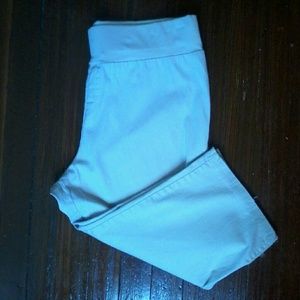 Size medium maternity capris